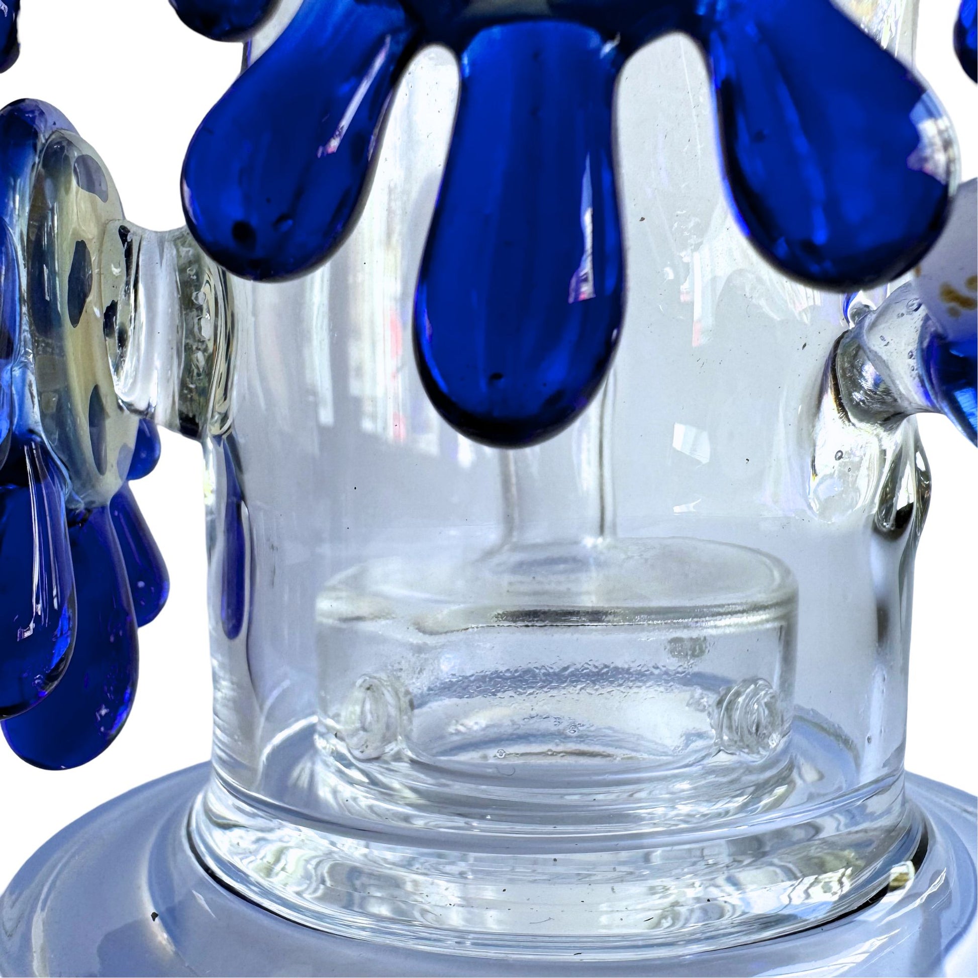Discover the 12-Inch Sea World Themed Glass Bong